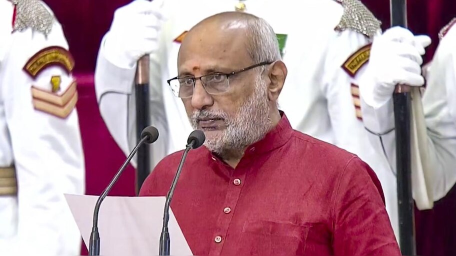 CP Radhakrishnan: സത്യവാചകം ചൊല്ലിക്കൊടുത്ത് രാഷ്ട്രപതി; രാജ്യത്തിന്റെ 15ാമത് ഉപരാഷ്ട്രപതിയായി സി പി രാധാകൃഷ്ണൻ