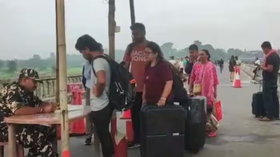 Nepal Protest: 2000 ഇന്ത്യക്കാർ നേപ്പാളിൽ നിന്നും മടങ്ങിയെത്തി, 200 ൽ അധികം പേരെ വ്യോമമാർഗം എത്തിക്കാൻ പദ്ധതി