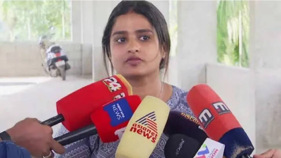 Suicide Attempt: എൻ എം വിജയന്റെ മരുമകൾ പത്മജ ആത്മഹത്യക്ക് ശ്രമിച്ചു; ആശുപത്രിയിൽ Suicide Attempt: എൻ എം വിജയന്റെ മരുമകൾ പത്മജ ആത്മഹത്യക്ക് ശ്രമിച്ചു; ആശുപത്രിയിൽ