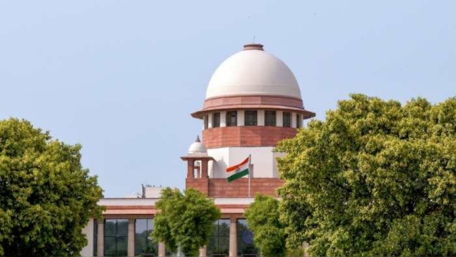 Waqf Bill: വഖഫ് ഭേദഗതി നിയമത്തിന് സുപ്രീം കോടതിയുടെ ഭാഗീക സ്റ്റേ; ചില വകുപ്പുകൾക്ക് സംരക്ഷണം ആവശ്യമാണെന്ന് കോടതി