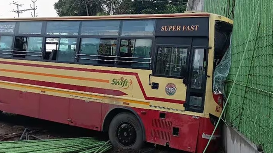 Cherthala Bus Accident: ഡ്രൈവറും കണ്ടക്ടറും ഉൾപ്പെടെ 27 പേർക്ക് പരിക്ക്  