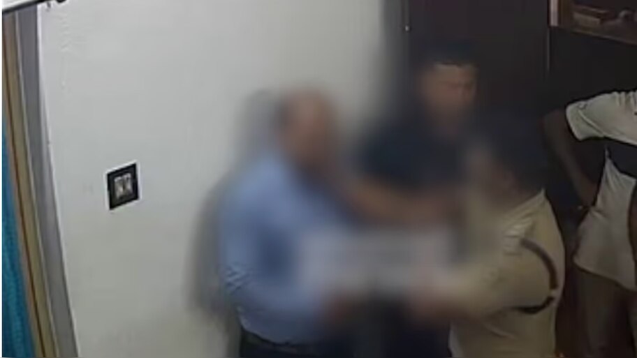 Peechi Police Station Assault: പീച്ചി പൊലീസ് സ്റ്റേഷൻ മർദ്ദനം; എസ് എച്ച് ഒ പിഎം രതീഷിനെ സസ്പെൻഡ് ചെയ്തു