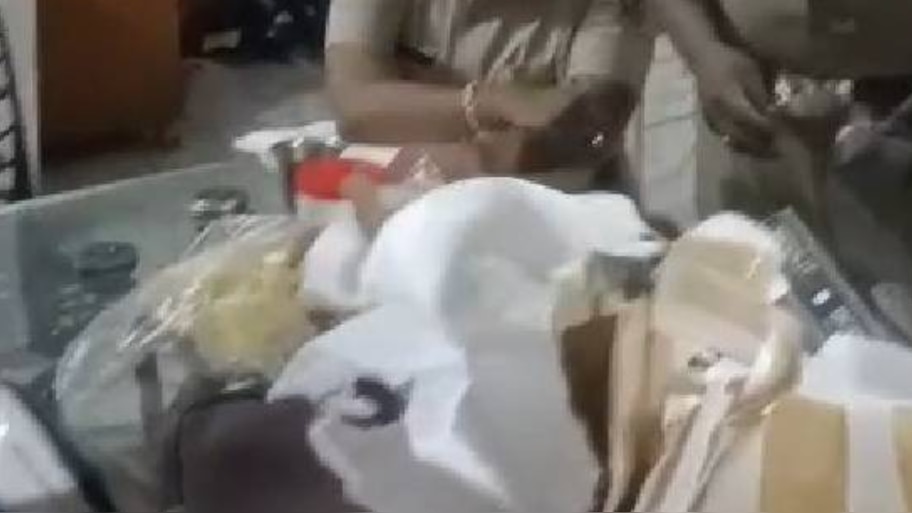 Malappuram Arms Hunt: എടവണ്ണയിൽ വൻ ആയുധ വേട്ട; എയർ ഗണ്ണുകളും റൈഫിളുകളും പിടികൂടി; ഒരാൾ അറസ്റ്റിൽ