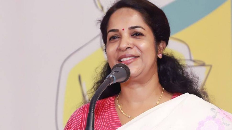 KJ Shine Teacher: 'സ്ത്രീവിരുദ്ധതയുടെ ജീർണ്ണിച്ച രാഷ്ട്രീയത്തെ കേരള സമൂഹം പരാജയപ്പെടുത്തും'; അപവാദ പ്രചാരണത്തിനെതിരെ ഷൈന്‍ ടീച്ചര്‍