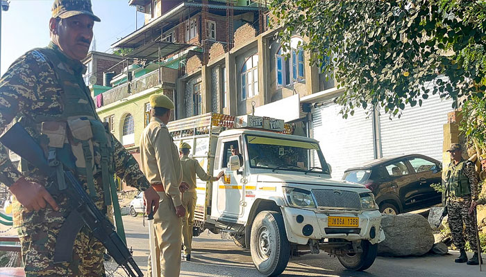 J&K Encounter: ജമ്മു കശ്മീരിലെ ഉധംപൂരിൽ ഏറ്റുമുട്ടൽ; പരിക്കേറ്റ സൈനികന് വീരമൃത്യു J&K Encounter: ജമ്മു കശ്മീരിലെ ഉധംപൂരിൽ ഏറ്റുമുട്ടൽ; പരിക്കേറ്റ സൈനികന് വീരമൃത്യു