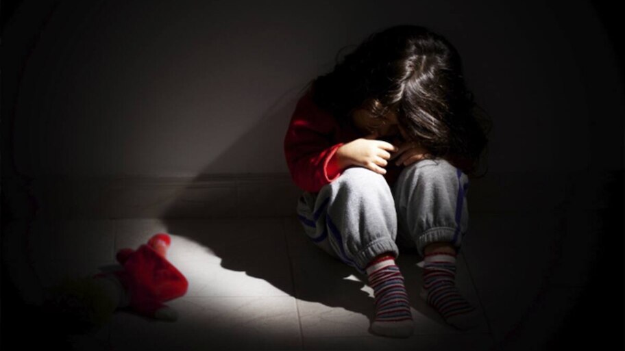 POCSO Case: ഒന്നാം ക്ലാസ് വിദ്യാർഥിനിയെ പീഡിപ്പിച്ചു; അയൽവാസിയായ യുവാവിനായി തിരച്ചിൽ, സംഭവം കളമശേരിയിൽ