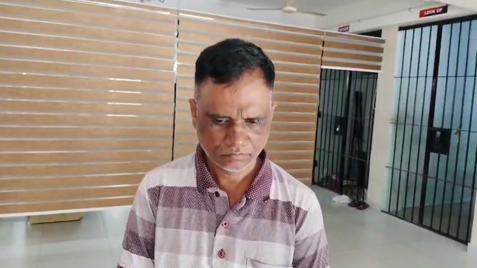 Money Fraud Case: ഓൺലൈൻ ട്രേഡിങ് വഴി പണം തട്ടി; കർണാടക സ്വദേശി അറസ്റ്റിൽ, തിരുവനന്തപുരം സ്വദേശിയിൽ നിന്ന് തട്ടിയെടുത്തത് 9,40,000 രൂപ Money Fraud Case: ഓൺലൈൻ ട്രേഡിങ് വഴി പണം തട്ടി; കർണാടക സ്വദേശി അറസ്റ്റിൽ, തിരുവനന്തപുരം സ്വദേശിയിൽ നിന്ന് തട്ടിയെടുത്തത് 9,40,000 രൂപ