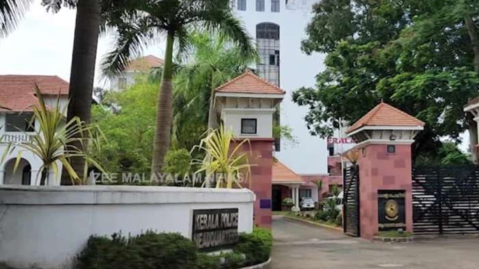 Police trainee found dead: എസ്എപി ക്യാമ്പിലെ പൊലീസ് ട്രെയിനി ജീവനൊടുക്കിയ സംഭവം; ഉദ്യോഗസ്ഥർക്ക് പിഴവില്ലെന്ന് ഡിഐജി റിപ്പോർട്ട് Police trainee found dead: എസ്എപി ക്യാമ്പിലെ പൊലീസ് ട്രെയിനി ജീവനൊടുക്കിയ സംഭവം; ഉദ്യോഗസ്ഥർക്ക് പിഴവില്ലെന്ന് ഡിഐജി റിപ്പോർട്ട്