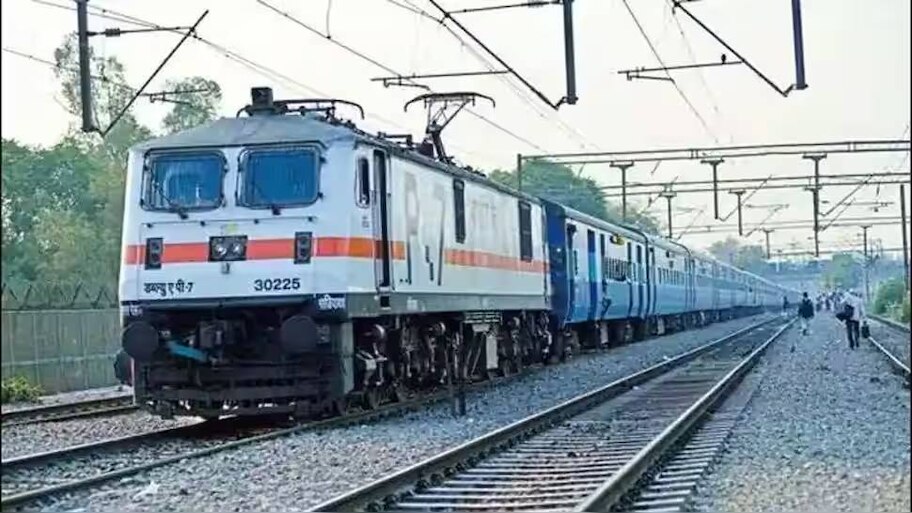 Indian Railway: യാത്രക്കാരുടെ ശ്രദ്ധയ്ക്ക്..! നിലമ്പൂർ-ഷൊർണൂർ മെമുവിന്റെ സമയക്രമത്തില്‍ മാറ്റം