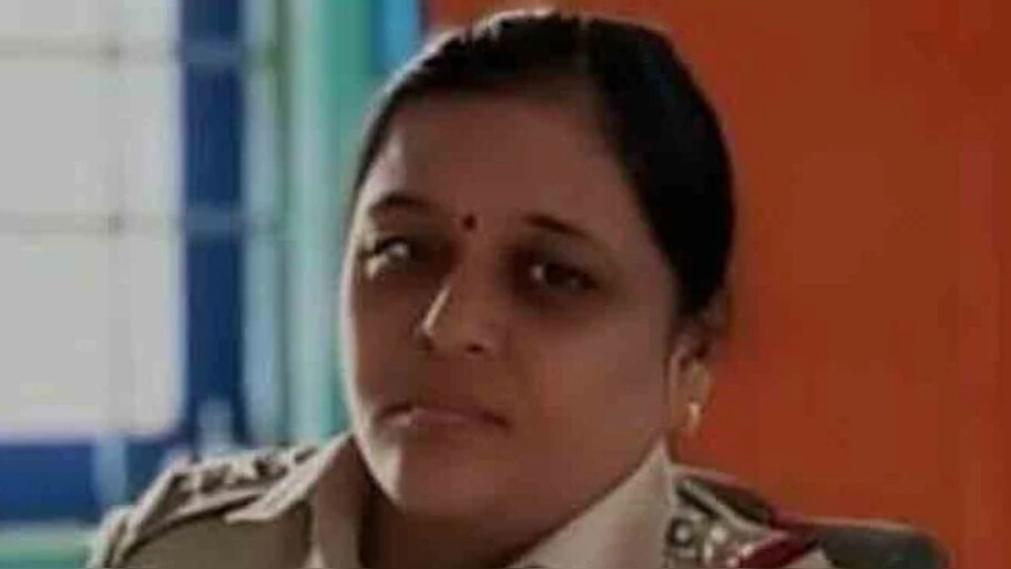 Child Marriage Case: ശൈശവ വിവാഹം, കേസ് ഒതുക്കാൻ 50,000 രൂപ; കൈക്കൂലി വാങ്ങുന്നതിനിടെ വനിതാ ഇൻസ്പെക്ടർ പിടിയിൽ