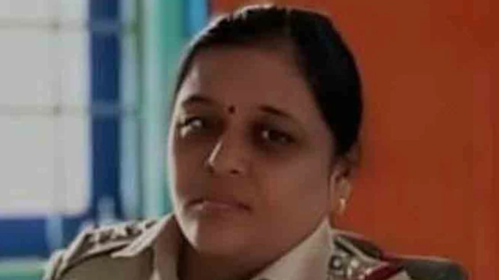 Child Marriage Case: ശൈശവ വിവാഹം, കേസ് ഒതുക്കാൻ 50,000 രൂപ; കൈക്കൂലി വാങ്ങുന്നതിനിടെ വനിതാ ഇൻസ്പെക്ടർ പിടിയിൽ Child Marriage Case: ശൈശവ വിവാഹം, കേസ് ഒതുക്കാൻ 50,000 രൂപ; കൈക്കൂലി വാങ്ങുന്നതിനിടെ വനിതാ ഇൻസ്പെക്ടർ പിടിയിൽ