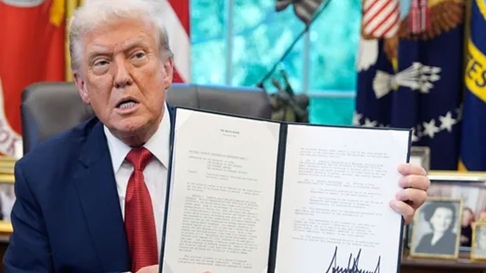 Trump Tariff on Pharma: വ്യാപാര യുദ്ധം പുതിയ തലത്തിലേക്ക്; മരുന്നിനും 100 % തീരുവ പ്രഖ്യാപിച്ച് ട്രംപ് Trump Tariff on Pharma: വ്യാപാര യുദ്ധം പുതിയ തലത്തിലേക്ക്; മരുന്നിനും 100 % തീരുവ പ്രഖ്യാപിച്ച് ട്രംപ്