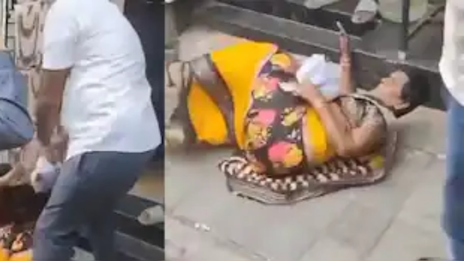 Bengaluru Woman Brutally Kicked: യുവാക്കൾ കൂട്ടം ചേർന്ന് സ്ത്രീയെ ആക്രമിക്കുന്നു, ഞെട്ടിക്കുന്ന ദൃശ്യം സമൂഹ മാധ്യമങ്ങളിൽ വൈറൽ