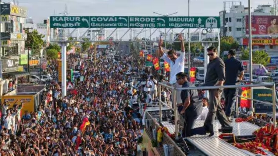 TVK Vijay rally Stampede: കരൂർ ദുരന്തത്തിൽ മരണം 40 ആയി; ഇന്നലെ പ്രാഥമിക ചികിത്സ നേടി മടങ്ങിയയാൾ നെഞ്ചുവേദനയെ തുടർന്ന് മരിച്ചു