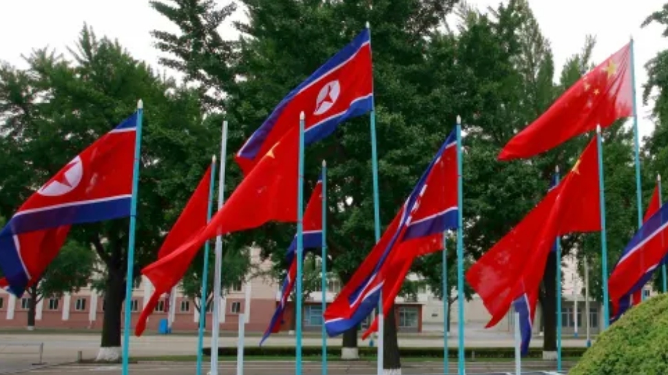 China and North Korea: ട്രംപിൻ്റെ ആധിപത്യത്തെ ചെറുക്കാൻ ചൈനയും ഉത്തര കൊറിയയും കൈ കോർക്കുന്നു China and North Korea: ട്രംപിൻ്റെ ആധിപത്യത്തെ ചെറുക്കാൻ ചൈനയും ഉത്തര കൊറിയയും കൈ കോർക്കുന്നു