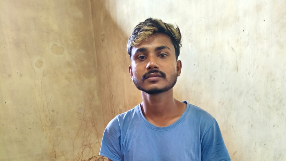 Drugs Seized: അന്യസംസ്ഥാന തൊഴിലാളി ക്യാമ്പുകളിലേക്ക് ലഹരി; ബ്രൗൺ ഷുഗറും കഞ്ചാവുമായി പശ്ചിമബംഗാൾ സ്വദേശി പിടിയിൽ Drugs Seized: അന്യസംസ്ഥാന തൊഴിലാളി ക്യാമ്പുകളിലേക്ക് ലഹരി; ബ്രൗൺ ഷുഗറും കഞ്ചാവുമായി പശ്ചിമബംഗാൾ സ്വദേശി പിടിയിൽ