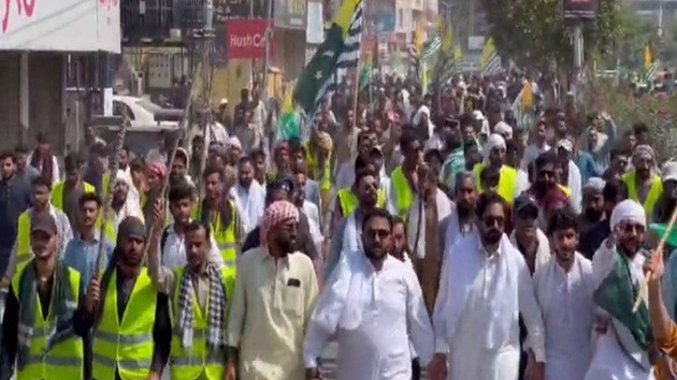 PoK Protest: പാക് അധീനകശ്മീരില് ജനകീയപ്രക്ഷോഭം രൂക്ഷമാകുന്നു; 12 മരണം, 200 പേർക്ക് പരിക്ക് PoK Protest: പാക് അധീനകശ്മീരില് ജനകീയപ്രക്ഷോഭം രൂക്ഷമാകുന്നു; 12 മരണം, 200 പേർക്ക് പരിക്ക്