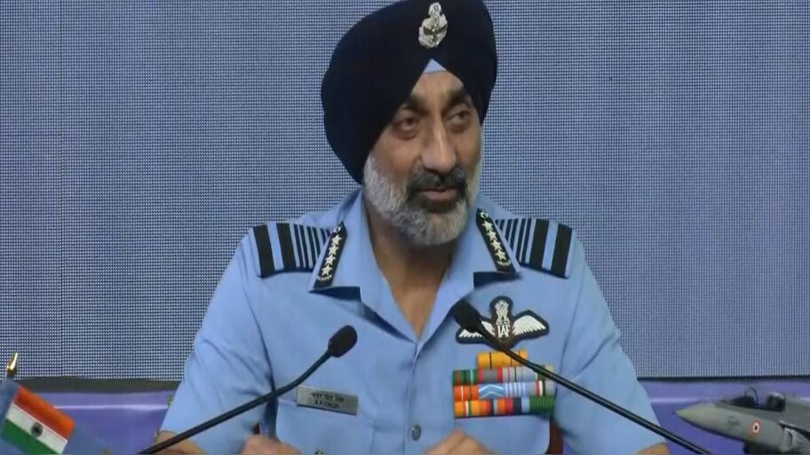 Air Chief Marshal Amarpreet Singh: ഓപ്പറേഷൻ സിന്ദൂർ: കുറഞ്ഞ സമയം കൊണ്ട് ലക്ഷ്യംനേടി, തകർത്തത് എഫ്-16 ഉള്‍പ്പെടെ 5 പാക് യുദ്ധവിമാനങ്ങൾ; വ്യോമസേന മേധാവി