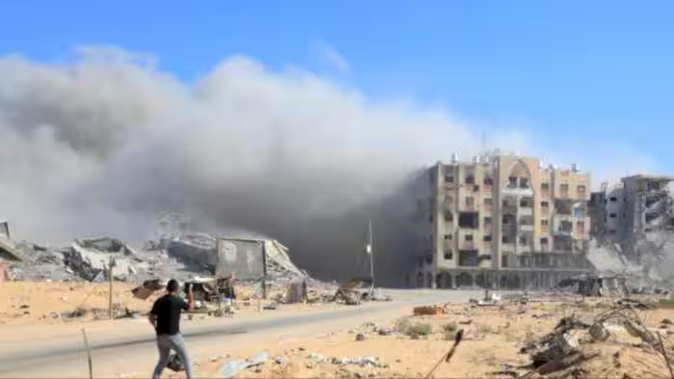 Israel strikes Gaza: ഗാസയിൽ ആക്രമണം നടത്തി ഇസ്രയേൽ; ബോംബാക്രമണം അവസാനിപ്പിക്കണമെന്ന ട്രംപിൻ്റെ നിർദ്ദേശത്തിന് മണിക്കൂറുകൾ ശേഷം ആക്രമണം, 7 മരണം Israel strikes Gaza: ഗാസയിൽ ആക്രമണം നടത്തി ഇസ്രയേൽ; ബോംബാക്രമണം അവസാനിപ്പിക്കണമെന്ന ട്രംപിൻ്റെ നിർദ്ദേശത്തിന് മണിക്കൂറുകൾ ശേഷം ആക്രമണം, 7 മരണം