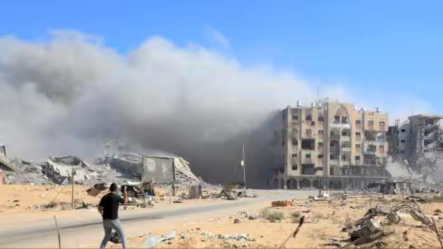 Israel strikes Gaza: ഗാസയിൽ ആക്രമണം നടത്തി ഇസ്രയേൽ; ബോംബാക്രമണം അവസാനിപ്പിക്കണമെന്ന ട്രംപിൻ്റെ നിർദ്ദേശത്തിന് മണിക്കൂറുകൾ ശേഷം ആക്രമണം, 7 മരണം