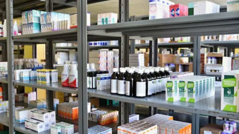 State Drugs Controller Circular: 'പ്രിസ്ക്രിപ്ഷനില്ലാതെ വിൽപ്പന പാടില്ല, 2 വയസിൽ താഴെയുള്ള കുട്ടികൾക്ക് കഫ്സിറപ്പ് നൽകരുത്'; സർക്കുലറുമായി ഡ്രഗ് കൺട്രോളർ State Drugs Controller Circular: 'പ്രിസ്ക്രിപ്ഷനില്ലാതെ വിൽപ്പന പാടില്ല, 2 വയസിൽ താഴെയുള്ള കുട്ടികൾക്ക് കഫ്സിറപ്പ് നൽകരുത്'; സർക്കുലറുമായി ഡ്രഗ് കൺട്രോളർ