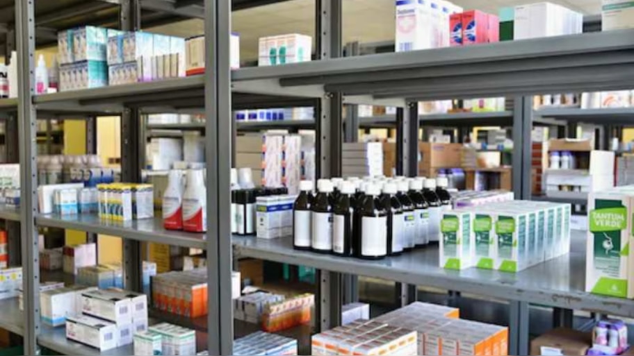 State Drugs Controller Circular: 'പ്രിസ്ക്രിപ്ഷനില്ലാതെ വിൽപ്പന പാടില്ല, 2 വയസിൽ താഴെയുള്ള കുട്ടികൾക്ക് കഫ്സിറപ്പ് നൽകരുത്'; സർക്കുലറുമായി ഡ്ര​ഗ് കൺട്രോളർ