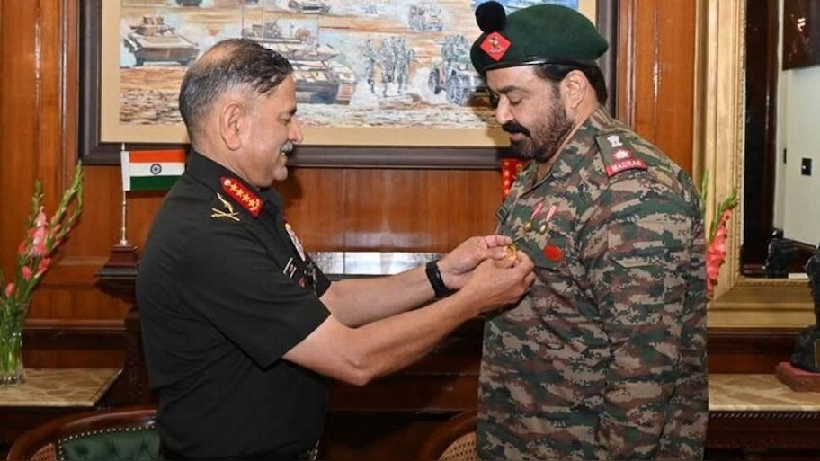Mohanlal: ദാദാ സാഹിബ് ഫാൽക്കെ അവാർഡ്; മോഹൻലാലിന് കരസേനയുടെ ആദരം