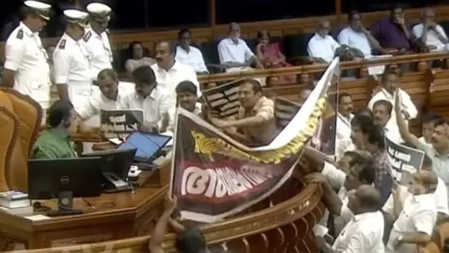 Niyamasabha: ചീഫ് മാർഷ്യലിനെ മർദിച്ച സംഭവം; മൂന്ന് എംഎൽഎമാർക്കെതിരെ സസ്പെൻഷൻ