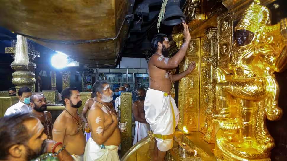 Sabarimala: ശബരിമല സ്വർണക്കൊള്ളയിൽ ക്രൈംബ്രാഞ്ച് കേസെടുത്തു; 10 പ്രതികൾ Sabarimala: ശബരിമല സ്വർണക്കൊള്ളയിൽ ക്രൈംബ്രാഞ്ച് കേസെടുത്തു; 10 പ്രതികൾ