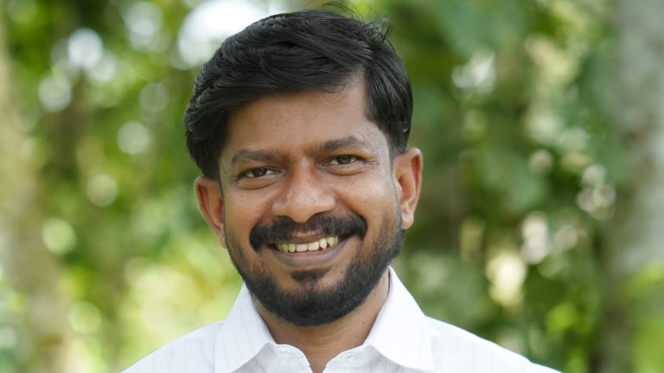 OJ Janeesh Youth Congress president: ഒ ജെ ജനീഷ് യൂത്ത് കോൺഗ്രസ് അധ്യക്ഷൻ; അബിനും അഭിജിത്തും ദേശീയ സെക്രട്ടറിമാർ OJ Janeesh Youth Congress president: ഒ ജെ ജനീഷ് യൂത്ത് കോൺഗ്രസ് അധ്യക്ഷൻ; അബിനും അഭിജിത്തും ദേശീയ സെക്രട്ടറിമാർ