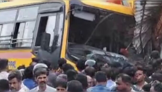 മലപ്പുറത്ത് സ്കൂള്‍ ബസ് കടയിലേക്ക് ഇടിച്ചു കയറി ഒരു മരണം; 12 പേര്‍ക്ക് പരിക്ക്, ഒരു വിദ്യാർത്ഥിയുടെ നില ​ഗുരുതരം