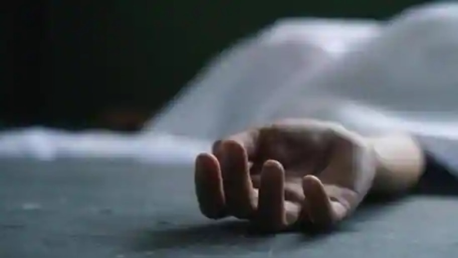 Woman jumps from terrace: 'ഫോൺ റീച്ചാർജ് ചെയ്ത് തന്നില്ല' ടെറസ്സിൽ നിന്നും ചാടി വീട്ടമ്മ മരിച്ചു