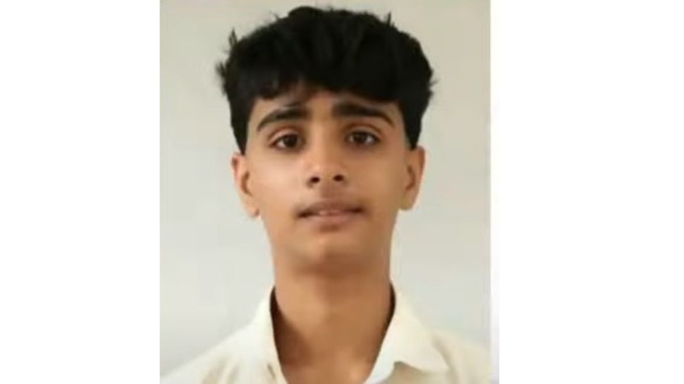 Palakkad Student Death: പതിനാലുകാരൻ്റെ ആത്മഹത്യയിൽ സസ്പെൻഷൻ നടപടി സ്വീകരിച്ച് മാനേജ്മെൻ്റ് Palakkad Student Death: പതിനാലുകാരൻ്റെ ആത്മഹത്യയിൽ സസ്പെൻഷൻ നടപടി സ്വീകരിച്ച് മാനേജ്മെൻ്റ്