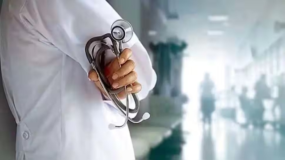 Doctors Protest: ശമ്പള വർധനവ് ഉൾപ്പെടെയുള്ള ആവശ്യങ്ങൾ ഉന്നയിച്ച് ഡോക്ടർമാർ സമരത്തിൽ; മെഡിക്കൽ‌ കോളേജുകളിൽ ഒപി ബഹിഷ്കരണം