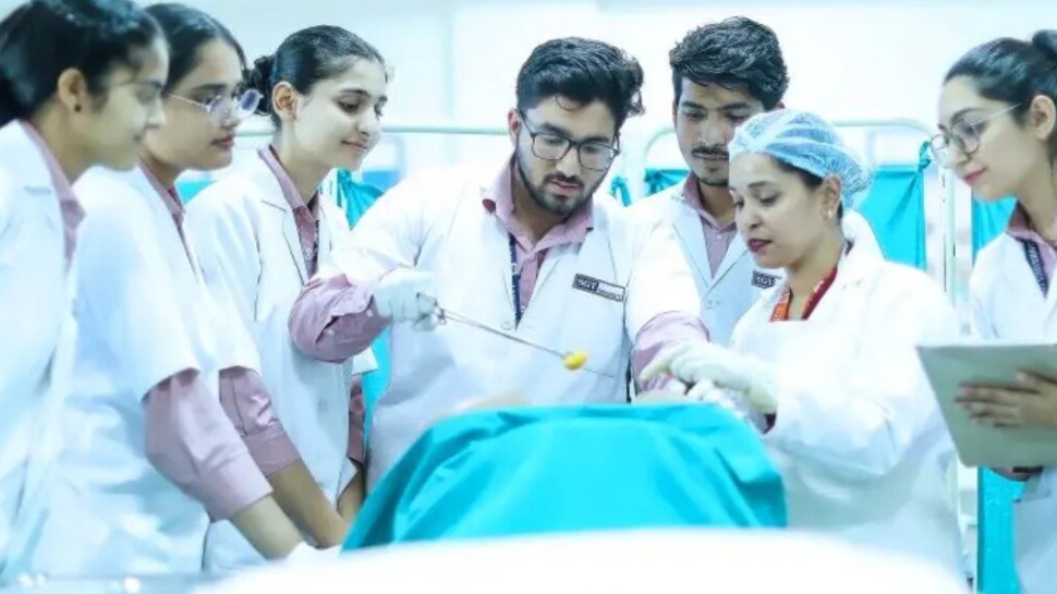 Kerala Health Department: സംസ്ഥാനത്തെ എല്ലാ ആശുപത്രികളിലും നഴ്സുമാര്ക്ക് ഇനി ഏകീകൃത ഷിഫ്റ്റ്; അധികസമയത്തിന് അലവൻസ് Kerala Health Department: സംസ്ഥാനത്തെ എല്ലാ ആശുപത്രികളിലും നഴ്സുമാര്ക്ക് ഇനി ഏകീകൃത ഷിഫ്റ്റ്; അധികസമയത്തിന് അലവൻസ്