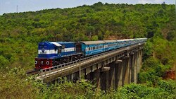 Trains in Kerala: മൺസൂൺ സമയക്രമം പിൻവലിച്ചു; കൊങ്കൺ പാതയിലൂടെ ഓടുന്ന 38 ട്രെയിനുകളുടെ സമയത്തിൽ ഇന്നു മുതൽ മാറ്റം