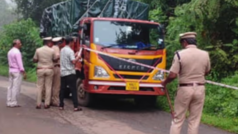 Karnataka: അനധികൃത കാലിക്കടത്ത്; മലയാളി ഡ്രൈവറെ വെടിവച്ച് കർണാടക പൊലീസ് Karnataka: അനധികൃത കാലിക്കടത്ത്; മലയാളി ഡ്രൈവറെ വെടിവച്ച് കർണാടക പൊലീസ്