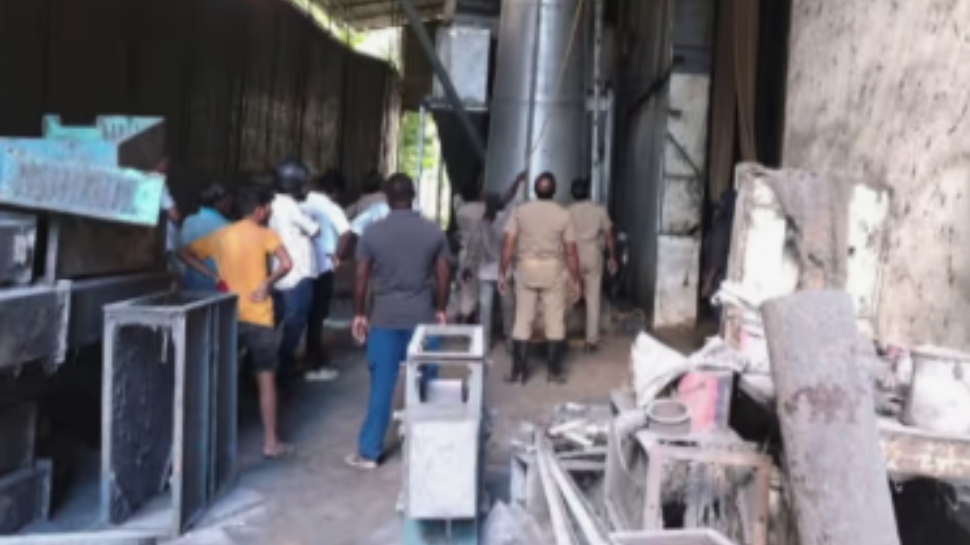 Migrant Labour: ടണലിൽ കുടുങ്ങി തൊഴിലാളിക്ക് ദാരുണാന്ത്യം; അപകടം എറണാകുളം പെരുമ്പാവൂരിൽ, മരിച്ചത് ബിഹാർ സ്വദേശി Migrant Labour: ടണലിൽ കുടുങ്ങി തൊഴിലാളിക്ക് ദാരുണാന്ത്യം; അപകടം എറണാകുളം പെരുമ്പാവൂരിൽ, മരിച്ചത് ബിഹാർ സ്വദേശി