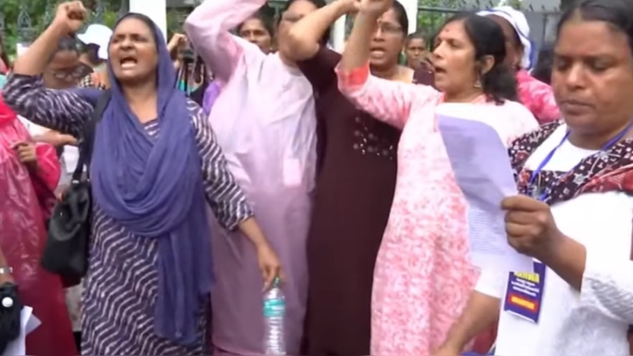 ASHA Worker: സമരം അവസാനിപ്പിച്ച് ആശമാർ; മുഖ്യമന്ത്രിയുമായി കൂടിക്കാഴ്ച നടത്താൻ  അവസരം