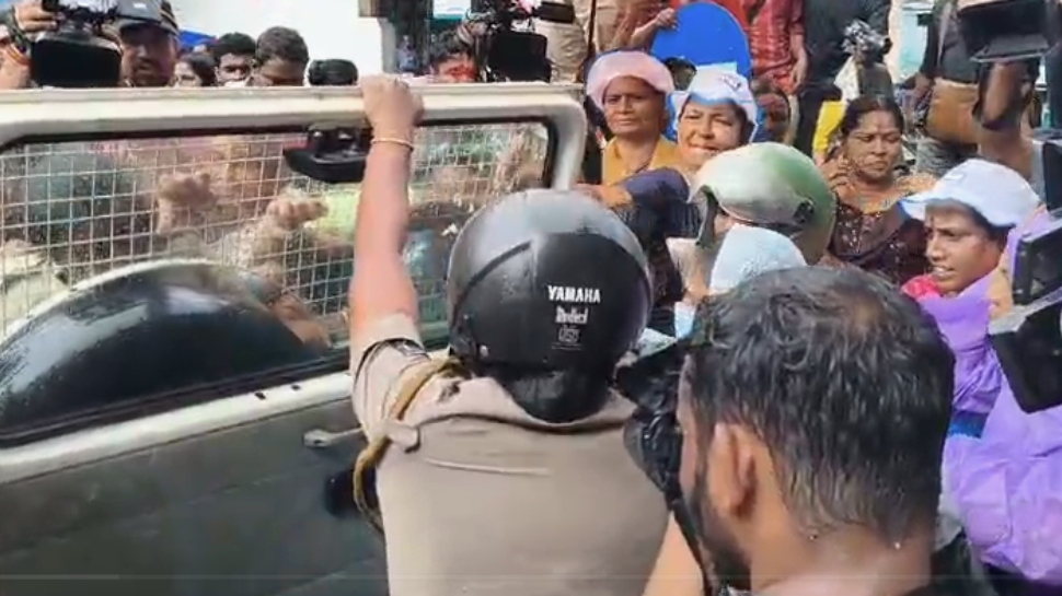 Asha Workers Protest: ആശാവർക്കർമാർ ക്ലിഫ് ഹൗസിലേക്ക് നടത്തിയ മാർച്ചിൽ സംഘർഷം; ജലപീരങ്കി പ്രയോഗിച്ചു Asha Workers Protest: ആശാവർക്കർമാർ ക്ലിഫ് ഹൗസിലേക്ക് നടത്തിയ മാർച്ചിൽ സംഘർഷം; ജലപീരങ്കി പ്രയോഗിച്ചു