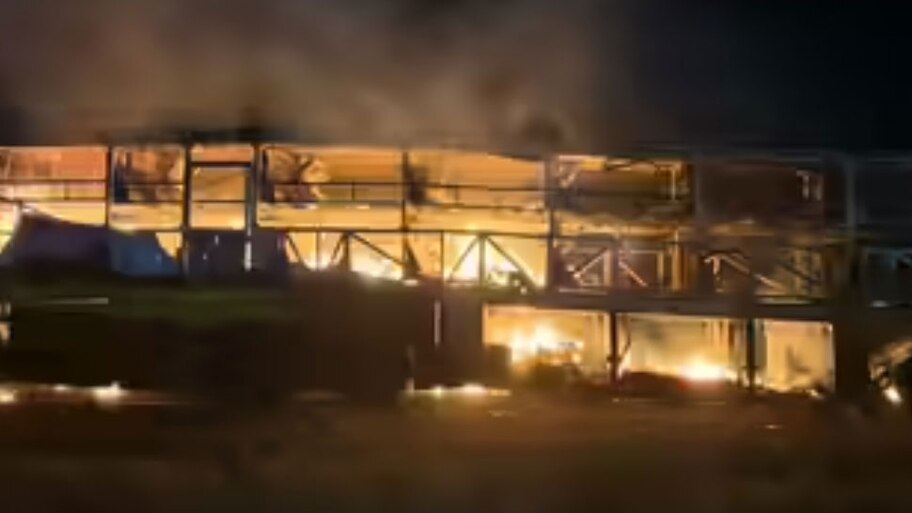 Hyderabad Bus Fire: ഹൈദരബാദ്-ബെംഗളൂരു ദേശീയപാതയിൽ വോൾവോ ബസിന് തീപിടിച്ച് 20 പേർക്ക് ദാരുണാന്ത്യം