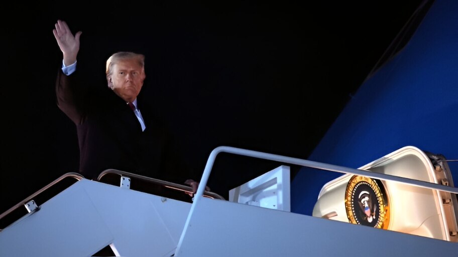  Donald Trump begins Asia visit: അഞ്ച് ദിവസത്തെ ഏഷ്യൻ പര്യടനം ആരംഭിച്ച് ട്രംപ്; ചൈനയുമായ് വ്യാപാര കരാർ ചർച്ച ചെയ്യും