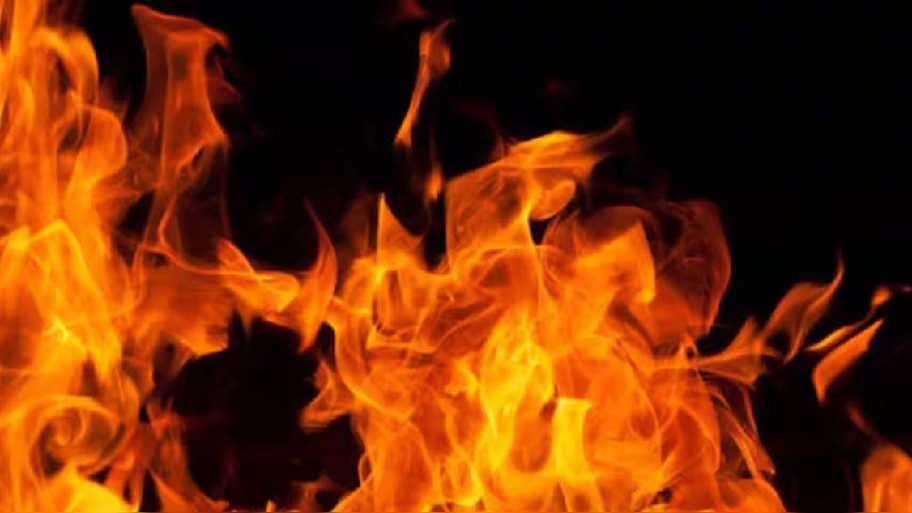 Fire Break Out: ആലപ്പുഴയിൽ കയർഫെഡ് വിൽപനശാലയിൽ തീപിടുത്തം; ലക്ഷങ്ങളുടെ ഉത്പന്നങ്ങൾ കത്തിനശിച്ചു