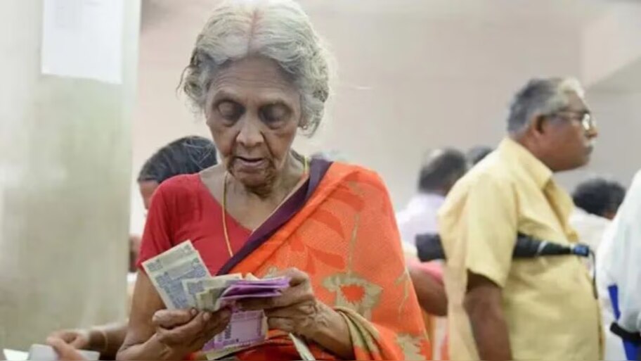 Pensioners: പെൻഷൻകാർക്ക് മുന്നറിയിപ്പ്! ഇക്കാര്യം ഉടൻ ചെയ്തില്ലെങ്കിൽ നിങ്ങളുടെ പെൻഷൻ നിലയ്ക്കും...