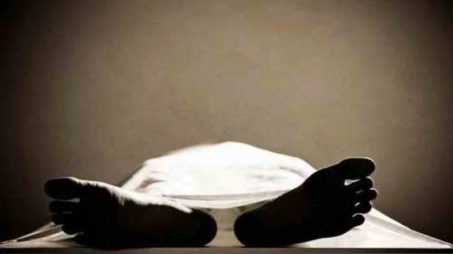 Dead Body Found: വയനാട്ടിൽ കെട്ടിടത്തിന് മുകളിൽ കത്തിക്കരിഞ്ഞ മൃതദേഹം; കാലുകള്‍ വയര്‍ ഉപയോഗിച്ച് കെട്ടിയിട്ട നിലയിൽ