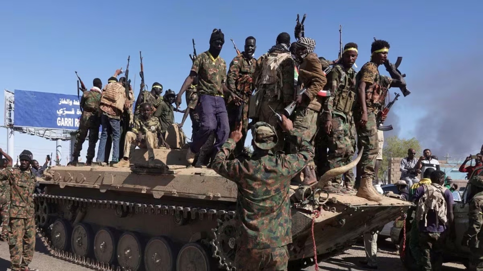 Sudan Genocide: സുഡാനിലെ ആശുപത്രിയിൽ കൂട്ടക്കൊല; 460 പേർ കൊല്ലപ്പെട്ടു Sudan Genocide: സുഡാനിലെ ആശുപത്രിയിൽ കൂട്ടക്കൊല; 460 പേർ കൊല്ലപ്പെട്ടു