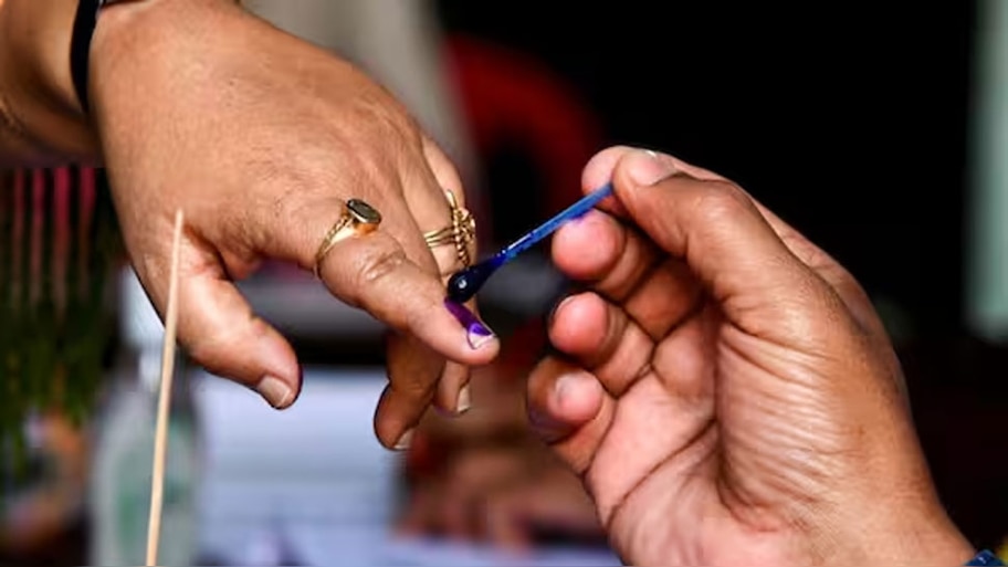 Bihar Assembly Election 2025: കനത്ത സുരക്ഷയിൽ ബിഹാറിൽ വോട്ടെടുപ്പ് ആരംഭിച്ചു