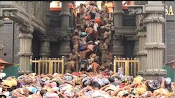ശബരിമലയിലെ ഭക്തജനത്തിരക്ക്; സ്പോട്ട് ബുക്കിംഗ് ഇരുപതിനായിരമായി നിജപ്പെടുത്തും