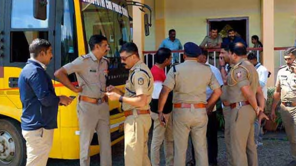 School Bus Accident: സ്കൂൾ ബസ് കയറി പ്ലേ സ്കൂൾ വിദ്യാർഥിക്ക് ദാരുണാന്ത്യം School Bus Accident: സ്കൂൾ ബസ് കയറി പ്ലേ സ്കൂൾ വിദ്യാർഥിക്ക് ദാരുണാന്ത്യം