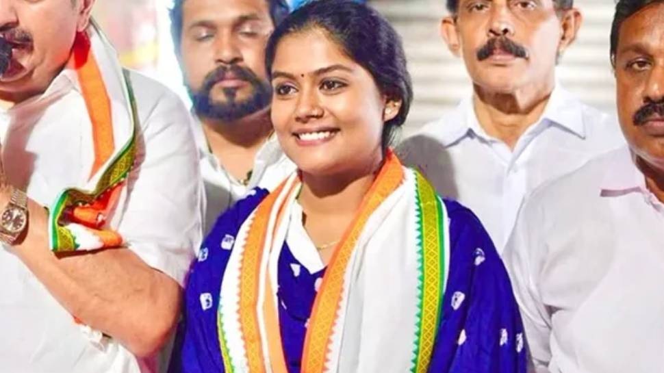 Vyshna Suresh: 'സത്യം ജയിക്കുമെന്ന് ഉറപ്പായിരുന്നു'; തെരഞ്ഞെടുപ്പ് കമ്മീഷന്റെ ഉത്തരവിൽ പ്രതികരിച്ച് വൈഷ്ണ സുരേഷ് Vyshna Suresh: 'സത്യം ജയിക്കുമെന്ന് ഉറപ്പായിരുന്നു'; തെരഞ്ഞെടുപ്പ് കമ്മീഷന്റെ ഉത്തരവിൽ പ്രതികരിച്ച് വൈഷ്ണ സുരേഷ്